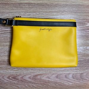 Kendall and Kylie Clutch